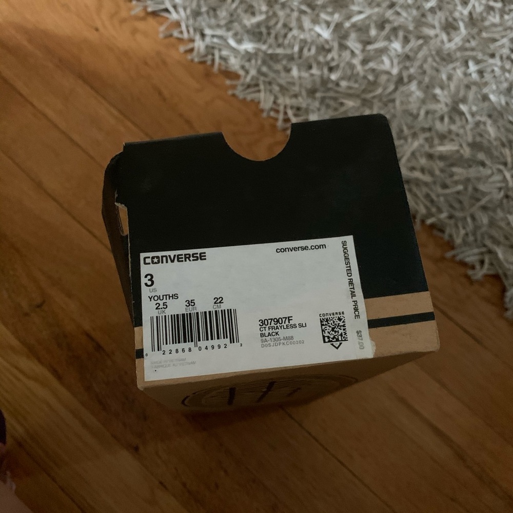 Converses - Picture 2 of 4